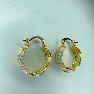 These beautiful hoops are gold filled and they don’t tarnish. Dress up or down